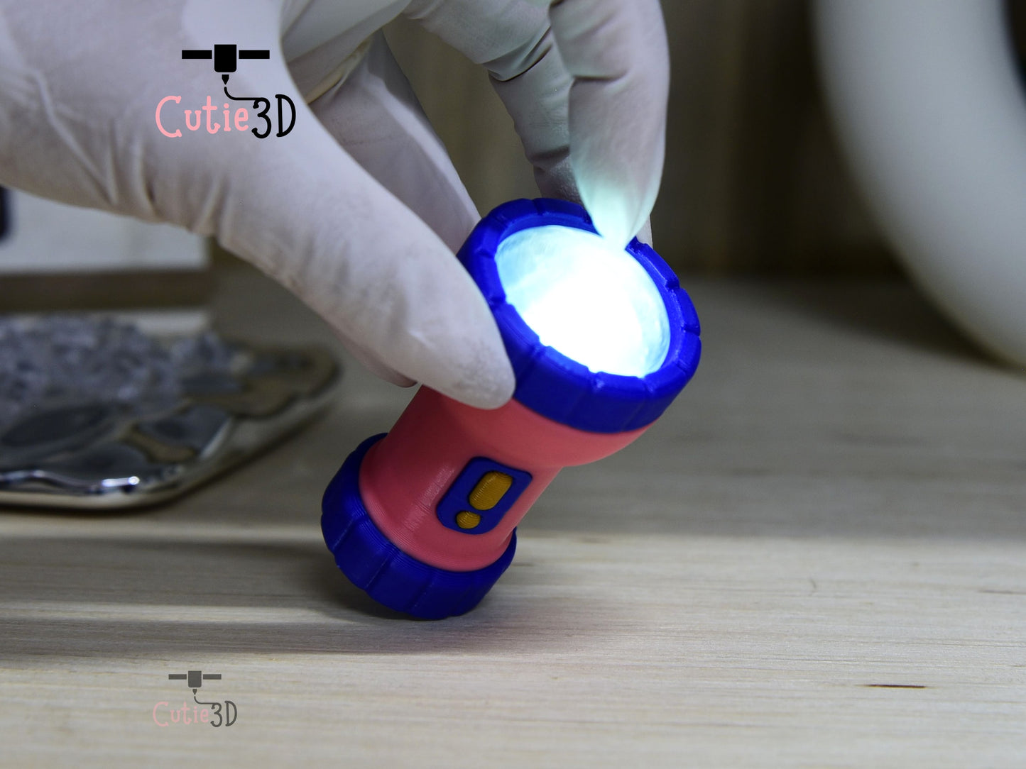 Cutie3D-Flashlight for Gadget Lovers Fidget Led-Clicker Keychain_02.jpg