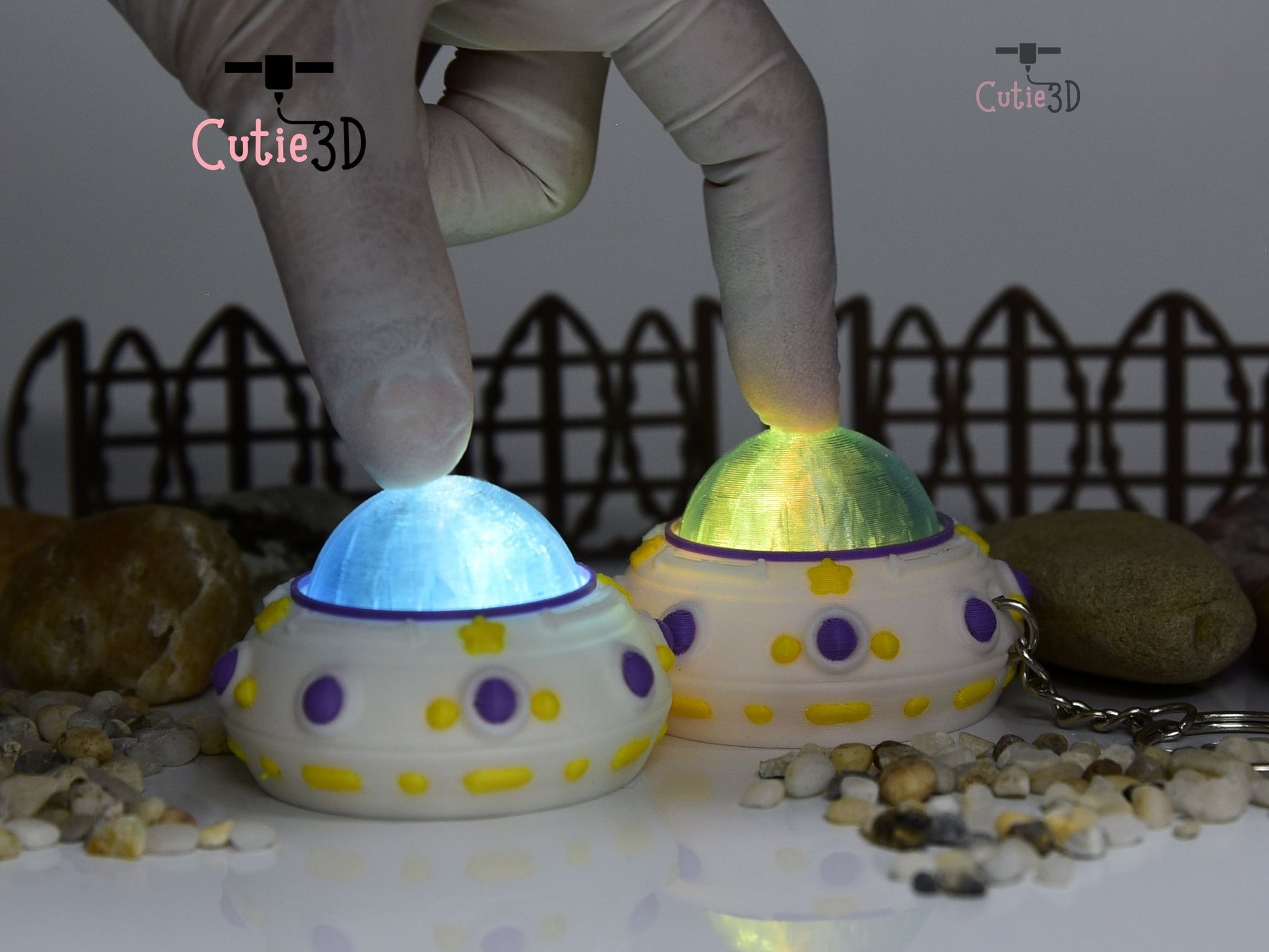 Cutie3D-UFO Light-Up Fidget Led-Clicker Keychain_09.jpg