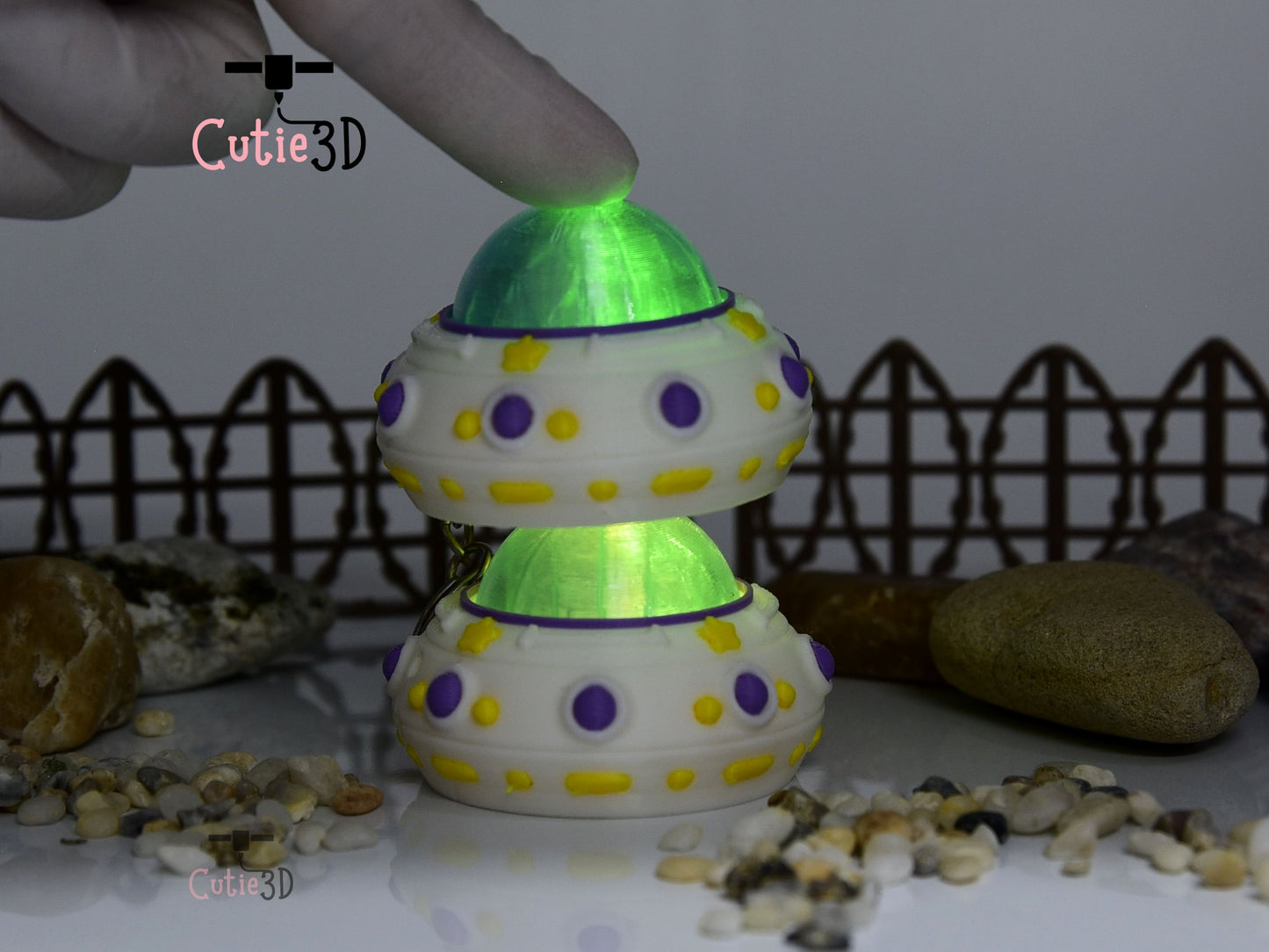Cutie3D-UFO Light-Up Fidget Led-Clicker Keychain_08.jpg