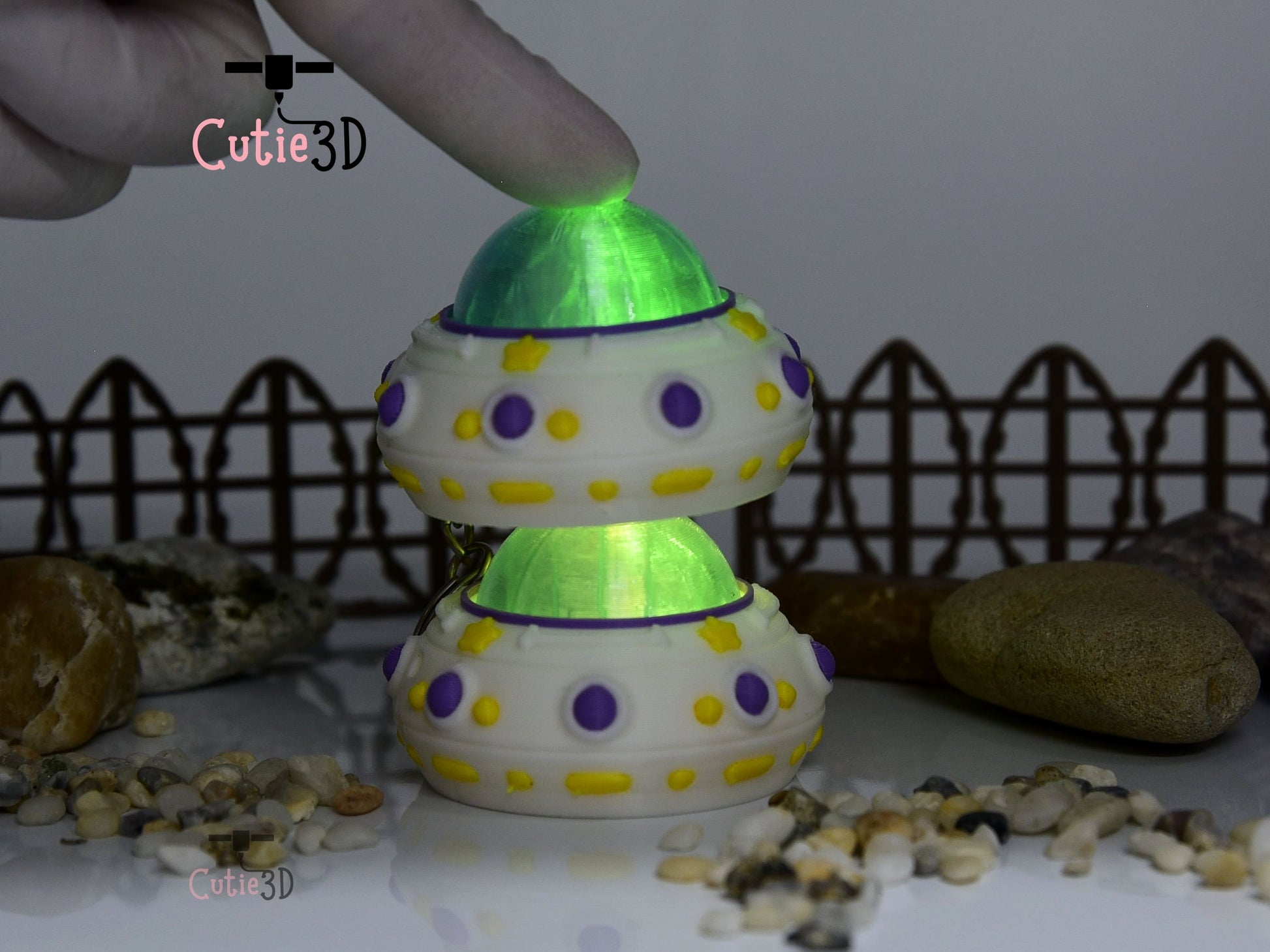 Cutie3D-UFO Light-Up Fidget Led-Clicker Keychain_08.jpg