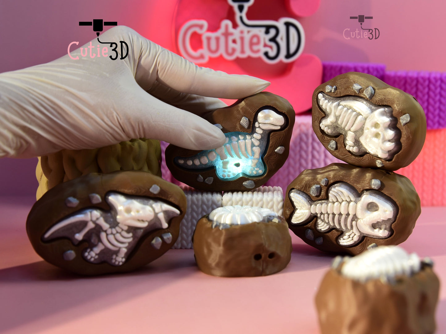 Cutie3D-Glow Fossil Finds Fidget Led Clicker Keychain_02.jpg