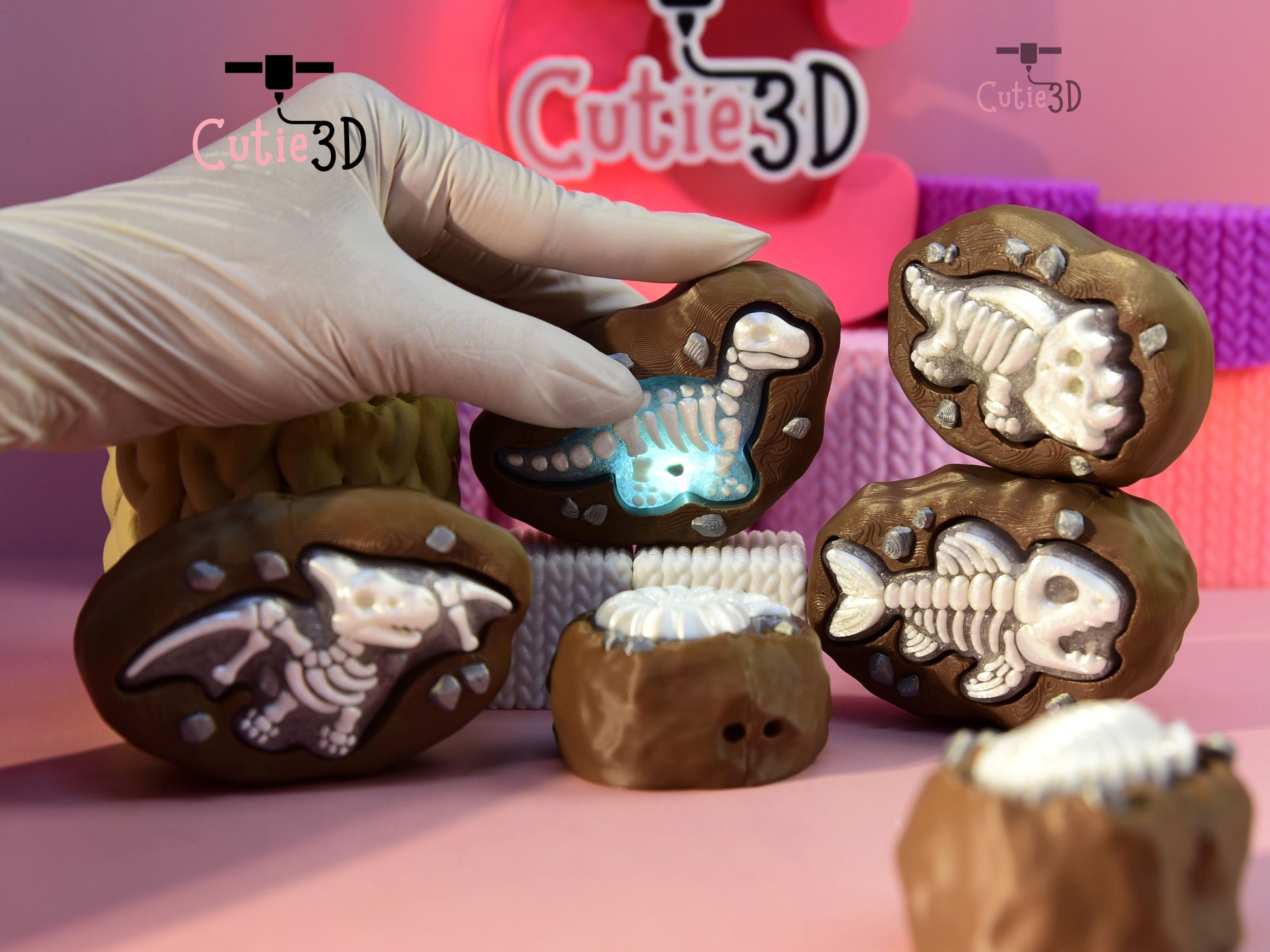 Cutie3D-Glow Fossil Finds Fidget Led Clicker Keychain_02.jpg