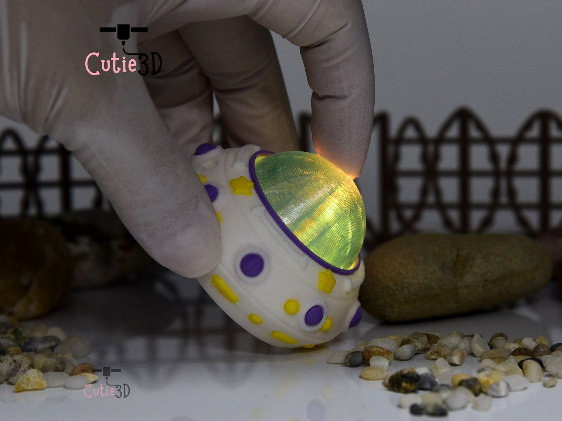 Cutie3D-UFO Light-Up Fidget Led-Clicker Keychain_02.jpg