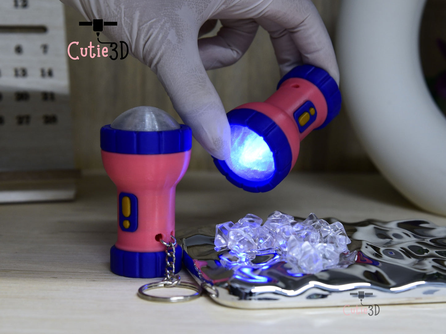 Cutie3D-Flashlight for Gadget Lovers Fidget Led-Clicker Keychain_09.jpg