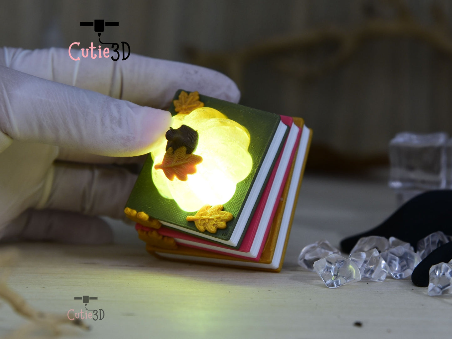 Cutie3D-Autumn Pumpkin Book Fidget Led-Clicker Keychain_02.jpg