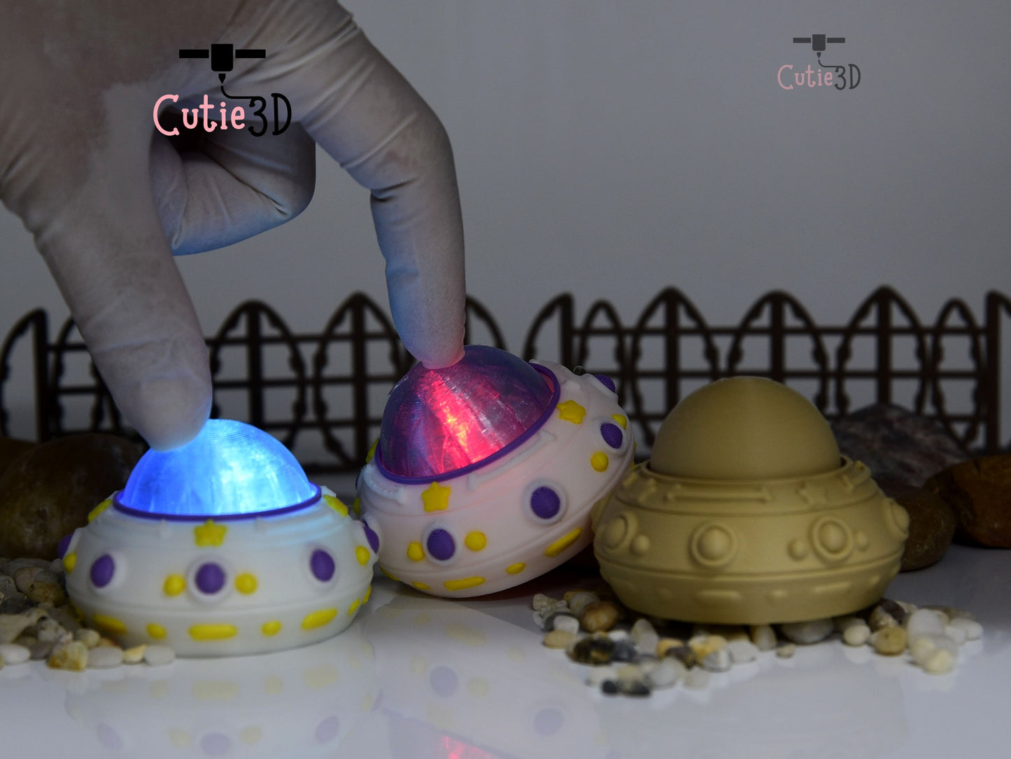 Cutie3D-UFO Light-Up Fidget Led-Clicker Keychain_07.jpg