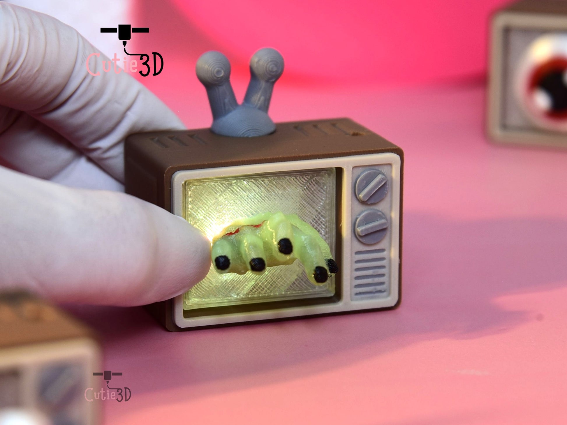 Cutie3D-Halloween Haunted Channel Fidget Led Clicker Keychain_03.jpg
