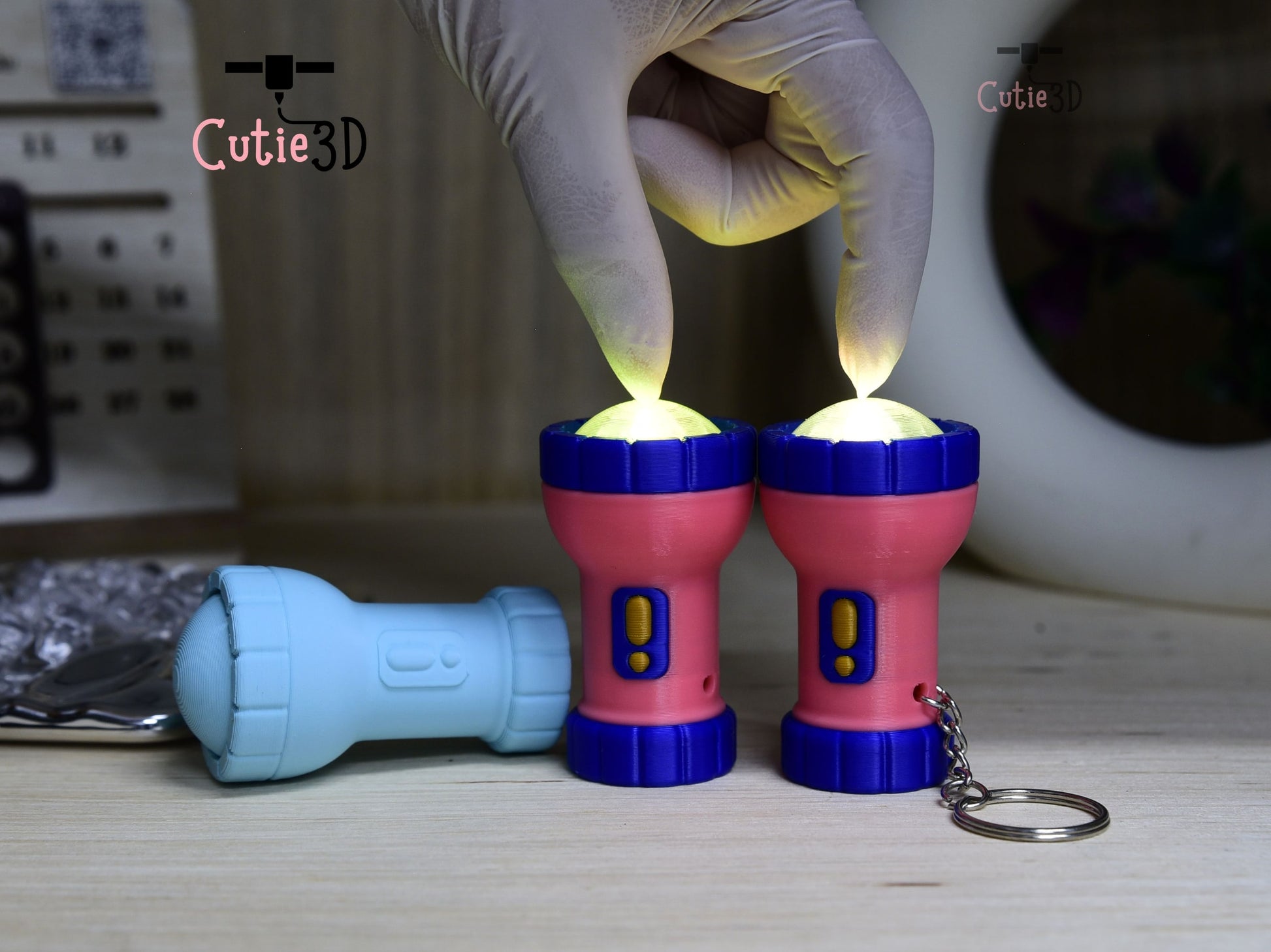 Cutie3D-Flashlight for Gadget Lovers Fidget Led-Clicker Keychain_07.jpg